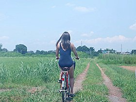 性春ロックンロール ちっぱい女子校生と農家の親父の中出し交響曲第4番 変ホ長調 サンプル動画サムネイル